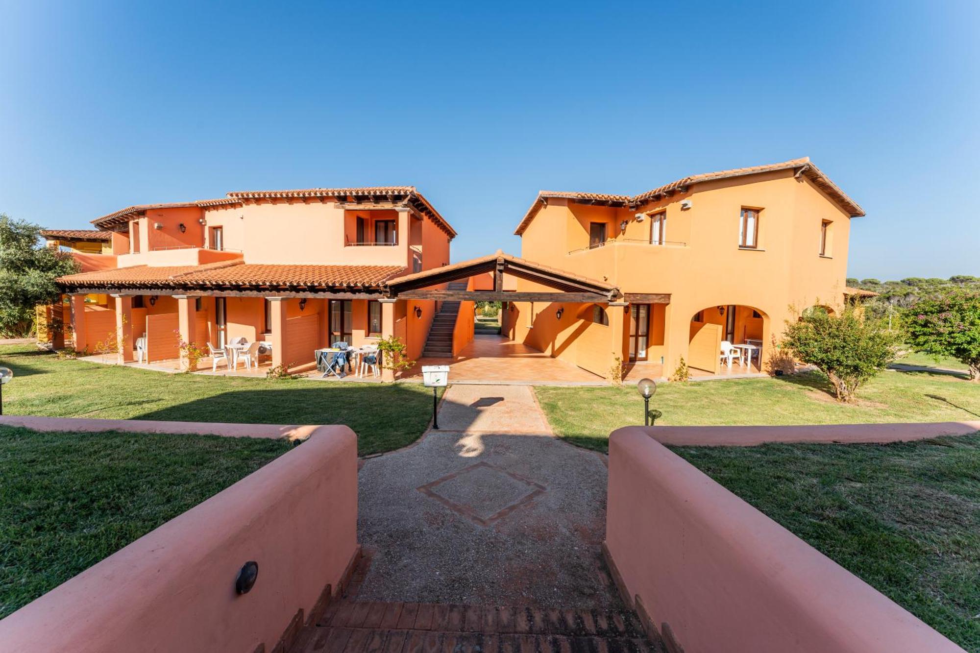 Residence Baia Dei Mirti Vignola Mare Eksteriør billede
