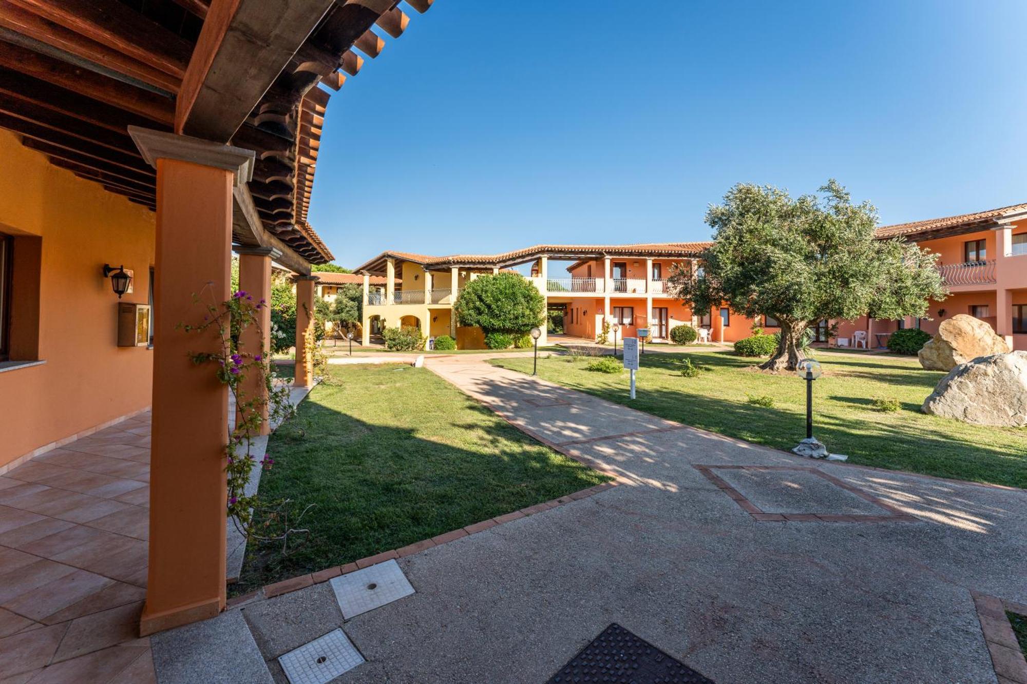 Residence Baia Dei Mirti Vignola Mare Eksteriør billede