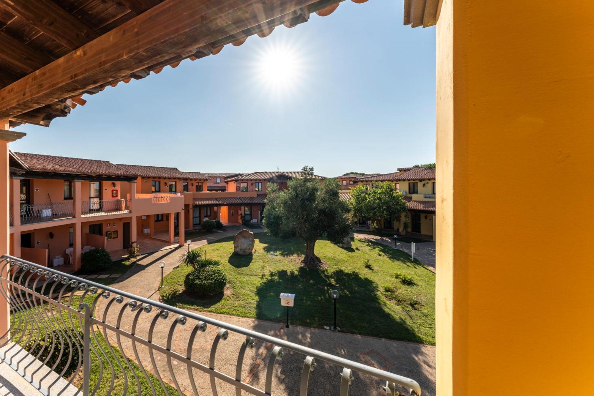Residence Baia Dei Mirti Vignola Mare Eksteriør billede