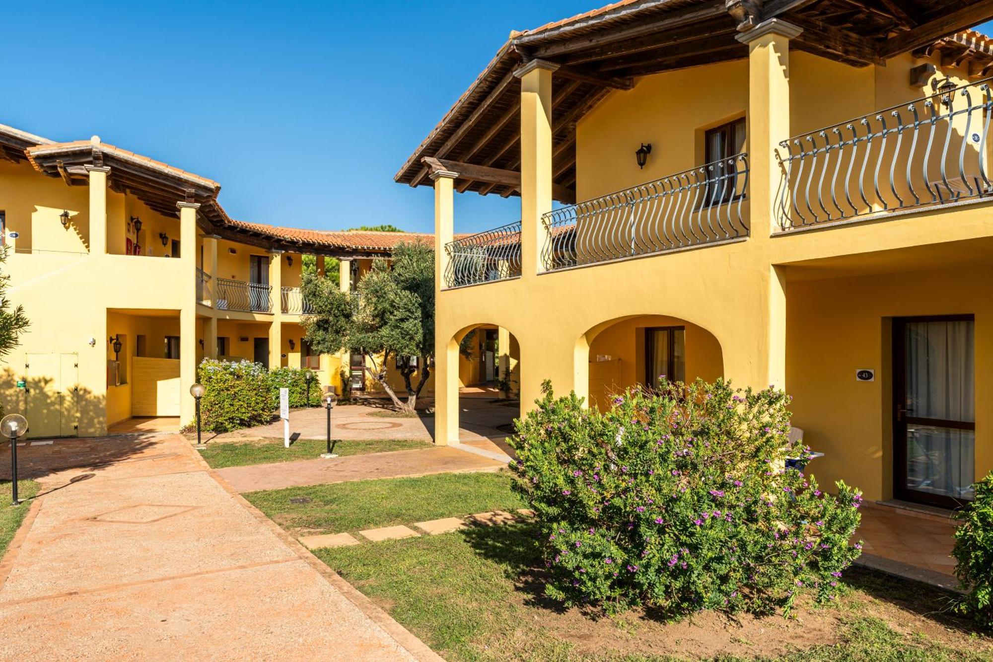 Residence Baia Dei Mirti Vignola Mare Eksteriør billede
