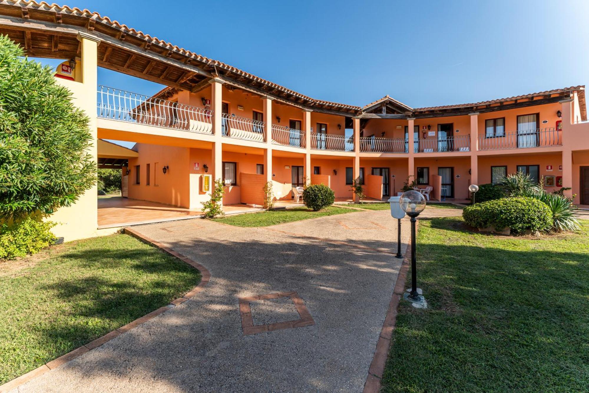 Residence Baia Dei Mirti Vignola Mare Eksteriør billede