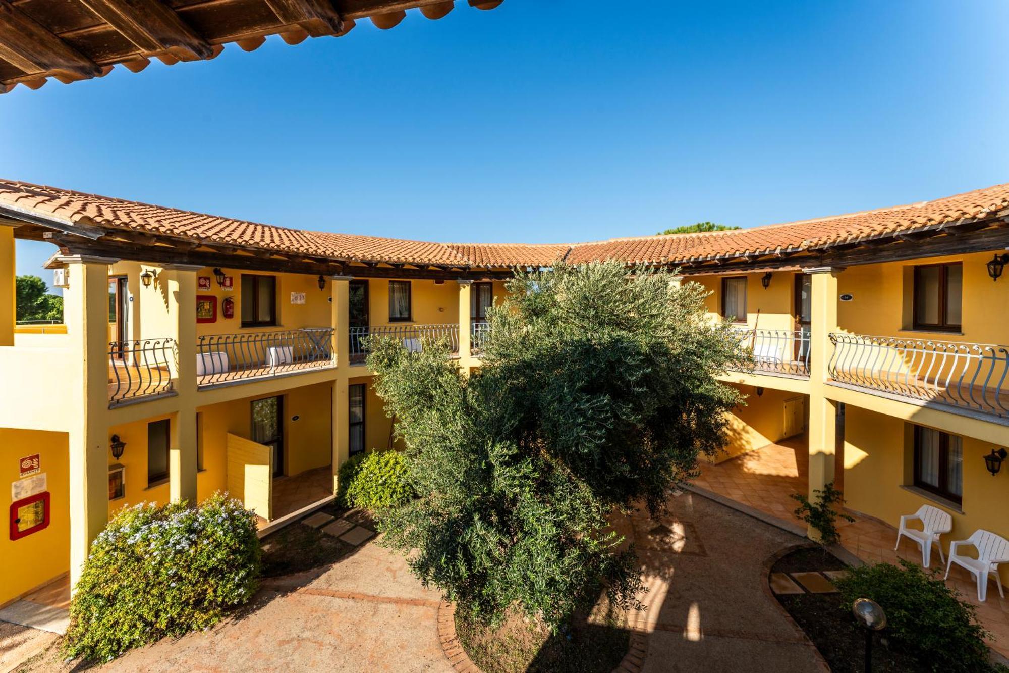 Residence Baia Dei Mirti Vignola Mare Eksteriør billede