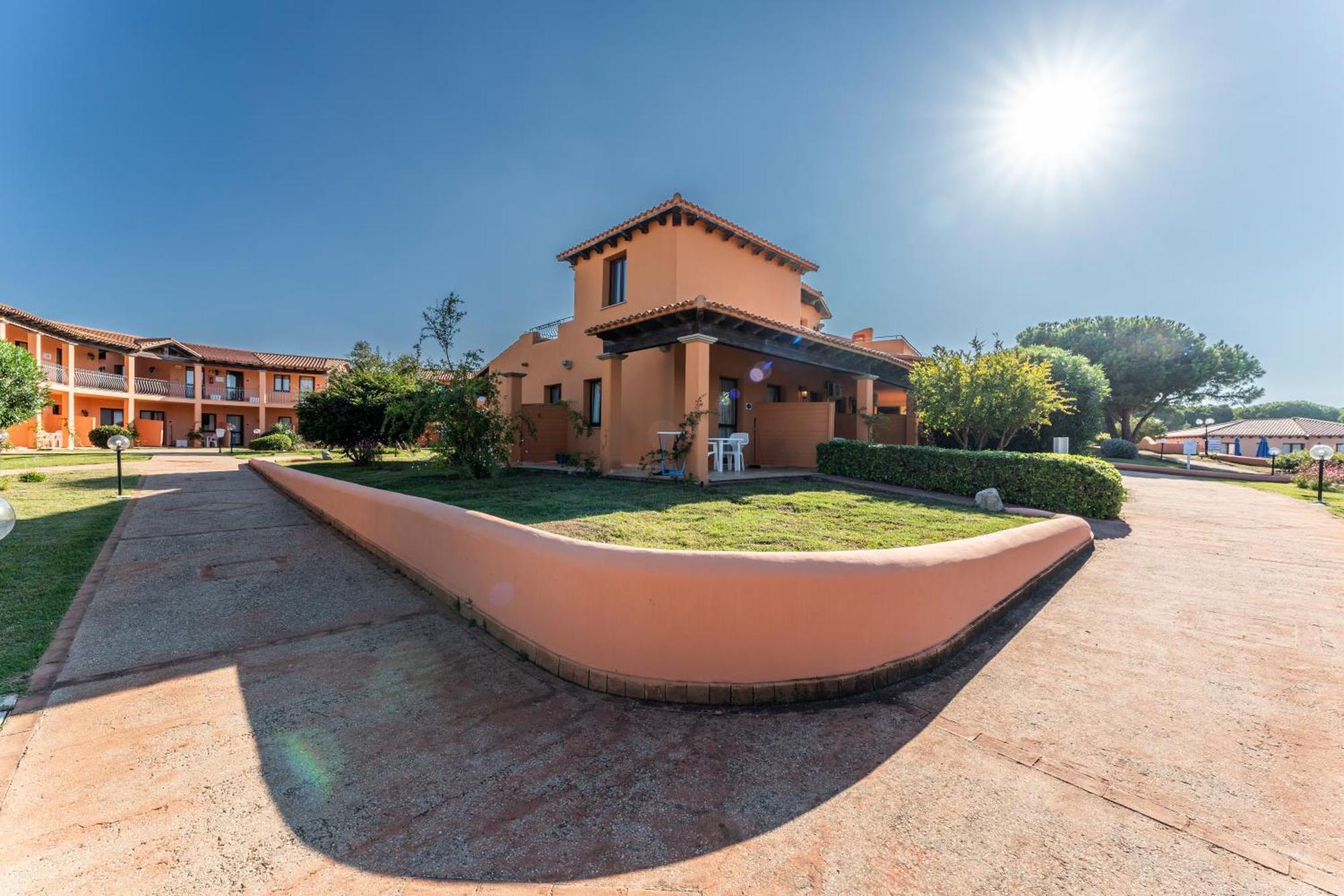 Residence Baia Dei Mirti Vignola Mare Eksteriør billede